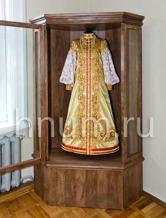 Выставочная мебель в экспозиции Государственного Смоленского музея-заповедника