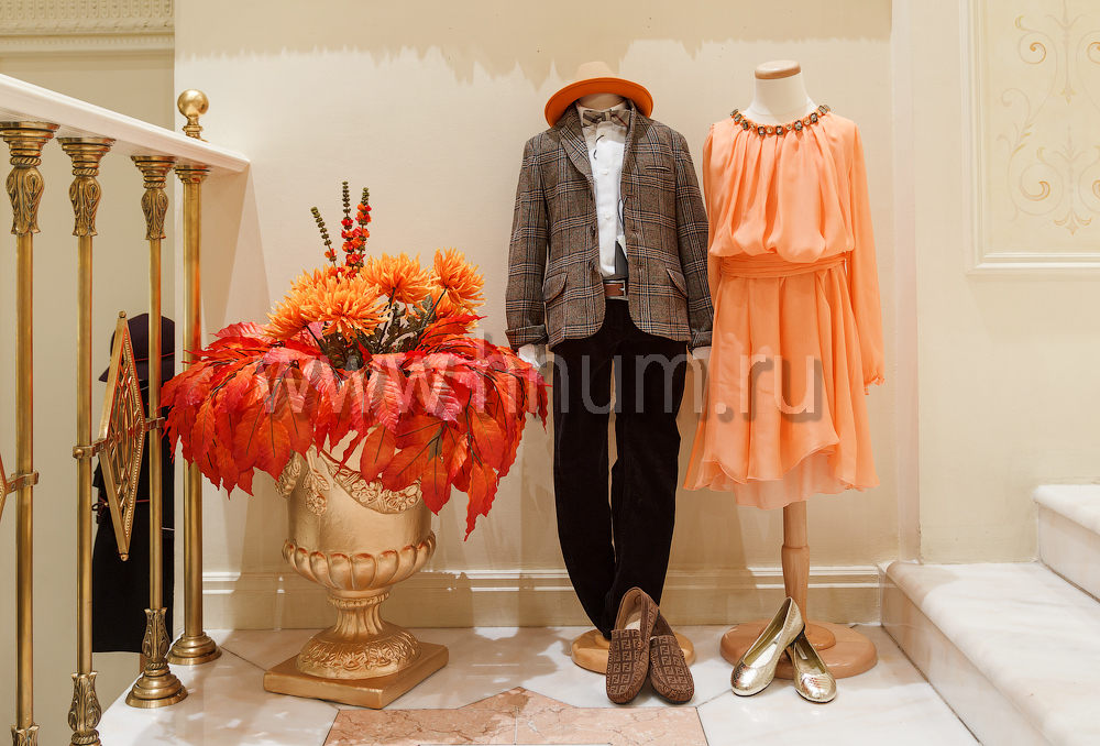 Оформление витрин в магазинах-салонах детской одежды Даниэль в Москве к сезону осени 2012