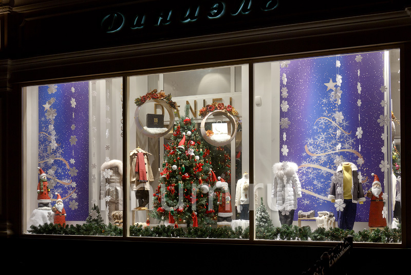 Зимнее (новогоднее и рождественское) оформление и дизайн витрин и интерьеров магазина-салона детской одежды Даниэль, Дорогомиловская 9 в Москве