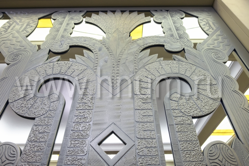 Декоративная рельефная штукатурка с орнаментом в зоне столовой - изготовление на заказ - художественная мастерская БМ ХНУМ