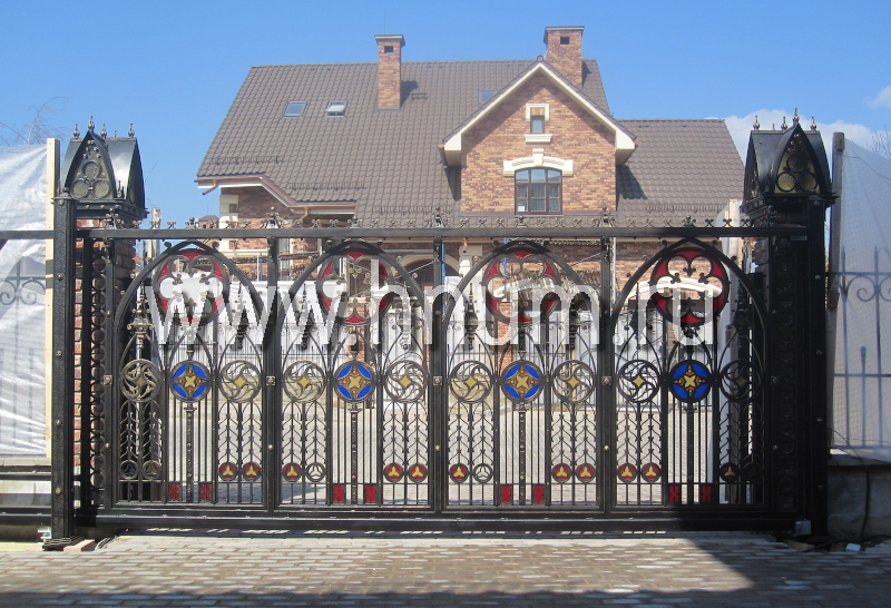Кованые ворота,ограды и заборы - изготовление и разработка