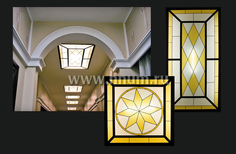 Витражные потолочные плафоны светильники в коридоре культурного центра - изготовление витражных потолков на заказ