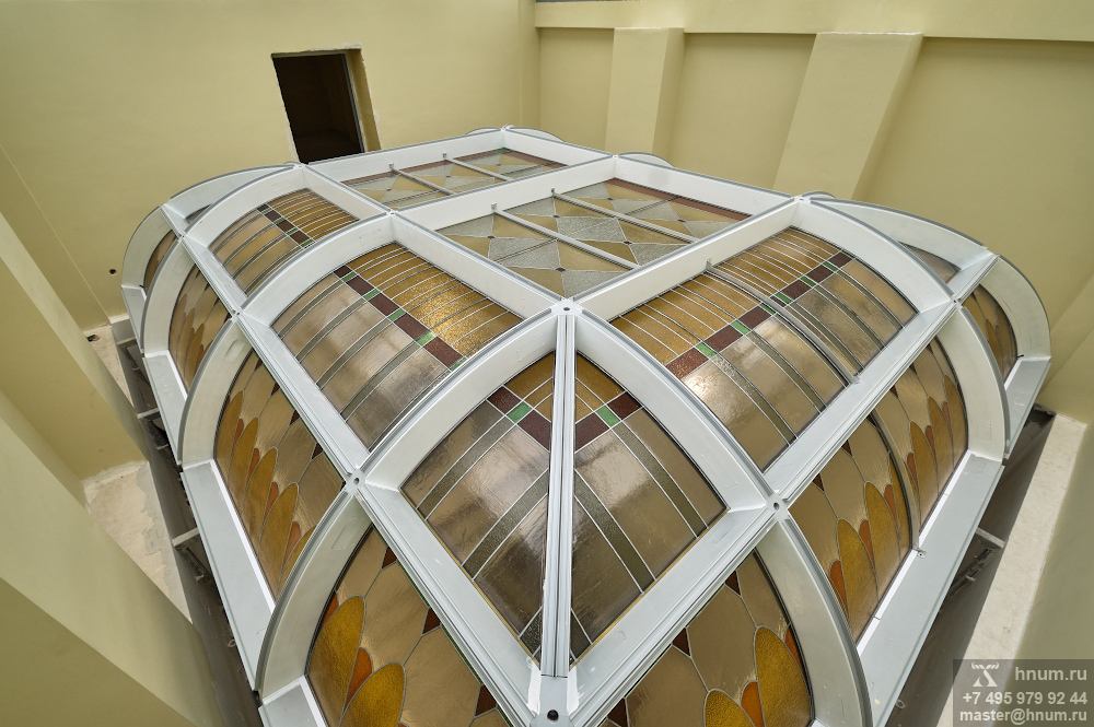 Витражный купол над парадной лестницей исторического здания Фанагорийских Казарм - на заказ - витражная мастерская БМ ХНУМ