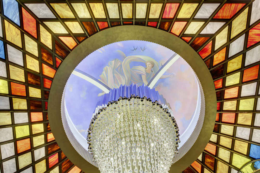 Витражный плафон в лобби отеля Марриотт Ройал Аврора - на заказ - витражная мастерская ХНУМ